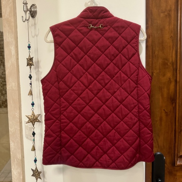 ARIAT Women's Woodside Quilted Red Button Vest - Picture 2 of 5